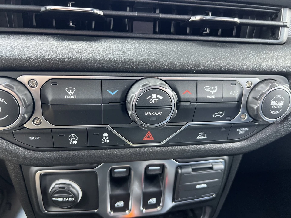 2026 Jeep JL Wrangler - Image 15 of 21