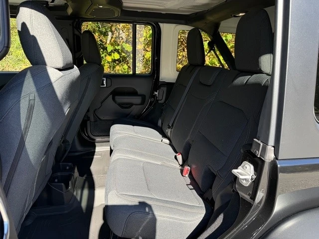 2026 Jeep JL Wrangler - Image 15 of 21