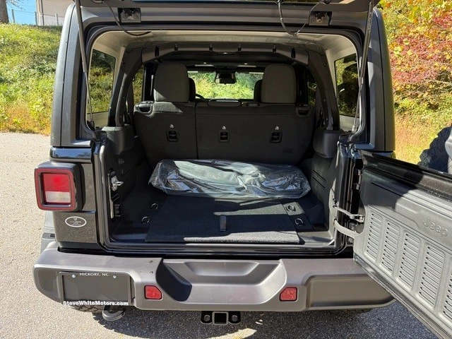 2026 Jeep JL Wrangler - Image 17 of 21