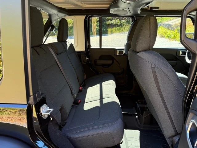 2026 Jeep JL Wrangler - Image 19 of 21