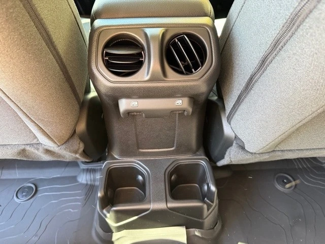 2026 Jeep JL Wrangler - Image 16 of 21