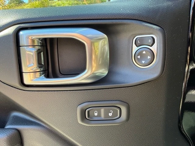 2026 Jeep JL Wrangler - Image 13 of 21