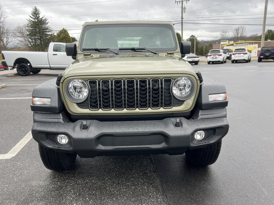 2026 Jeep JL Wrangler - Image 5 of 20