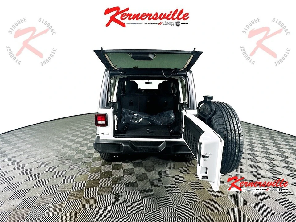 2026 Jeep JL Wrangler - Image 14 of 19