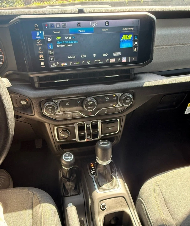 2026 Jeep JL Wrangler - Image 22 of 31