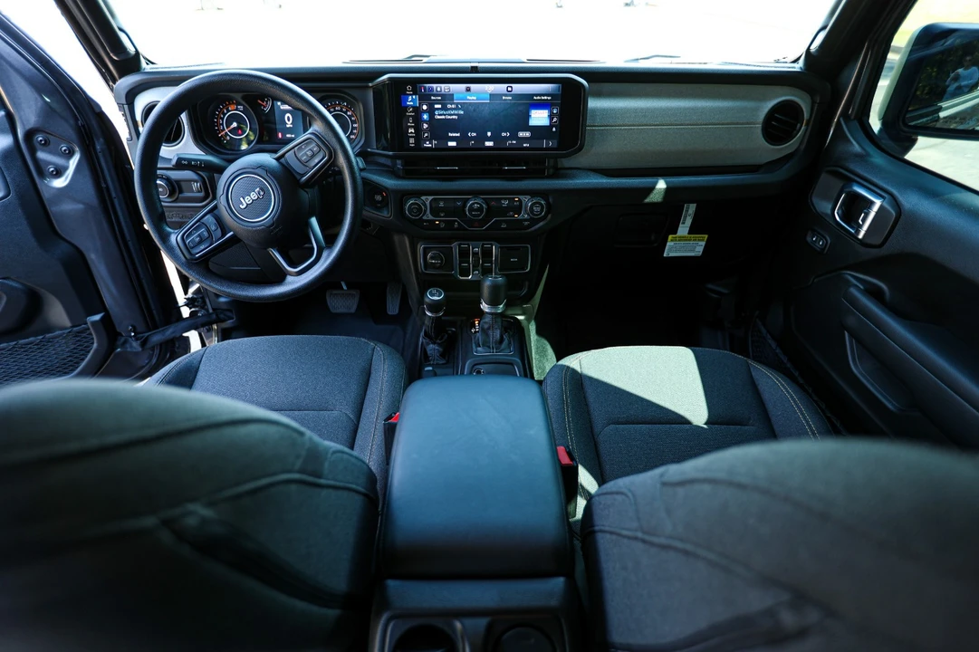 2026 Jeep JL Wrangler - Image 17 of 31