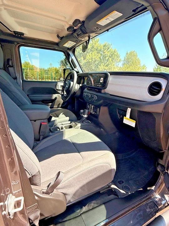 2026 Jeep JL Wrangler - Image 24 of 31
