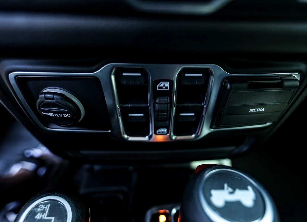 2026 Jeep JL Wrangler - Image 20 of 31