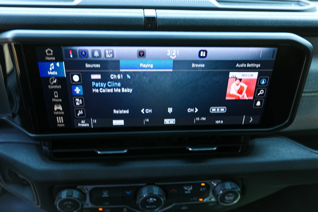 2026 Jeep JL Wrangler - Image 19 of 31