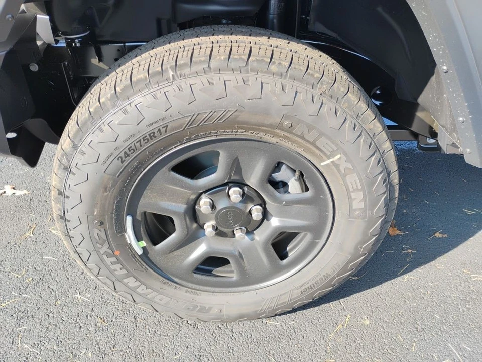2026 Jeep JL Wrangler - Image 9 of 12