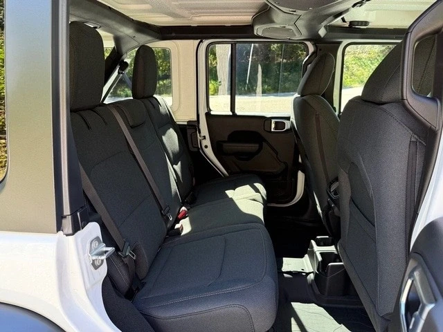 2026 Jeep JL Wrangler - Image 19 of 21