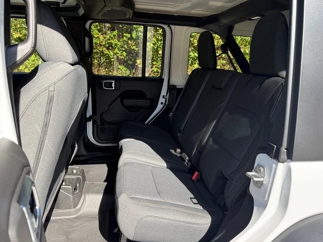 2026 Jeep JL Wrangler - Image 15 of 21