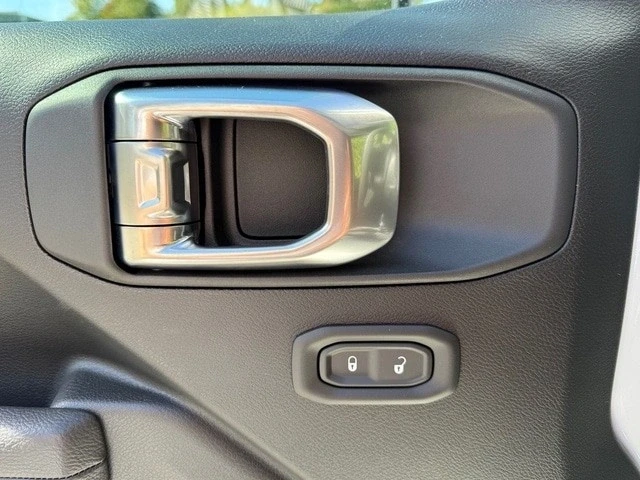 2026 Jeep JL Wrangler - Image 13 of 21