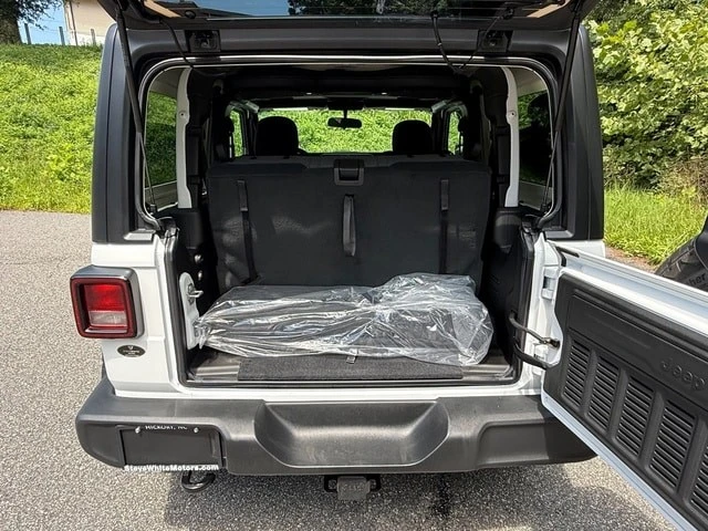 2026 Jeep JL Wrangler - Image 13 of 25