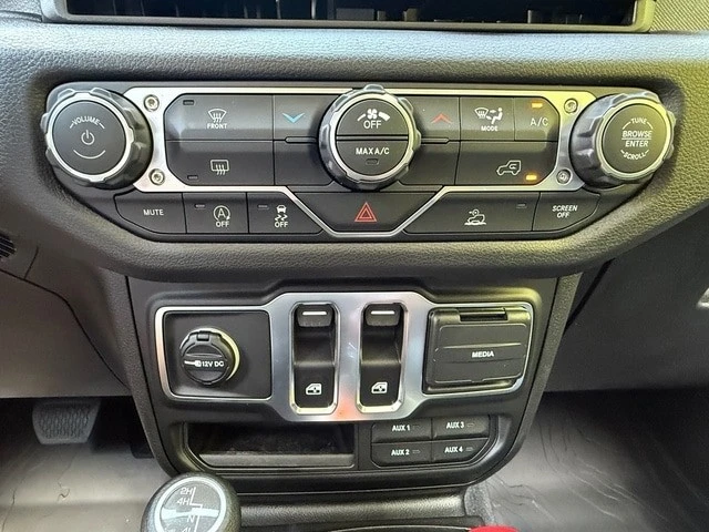 2026 Jeep JL Wrangler - Image 20 of 25