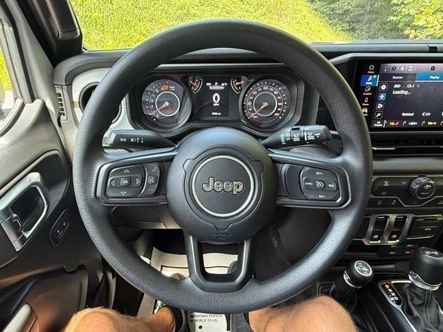 2026 Jeep JL Wrangler - Image 16 of 25
