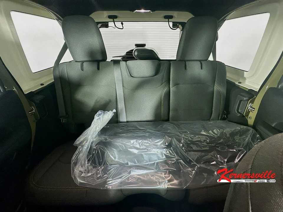 2026 Jeep JL Wrangler - Image 10 of 12