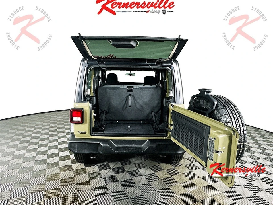 2026 Jeep JL Wrangler - Image 16 of 21