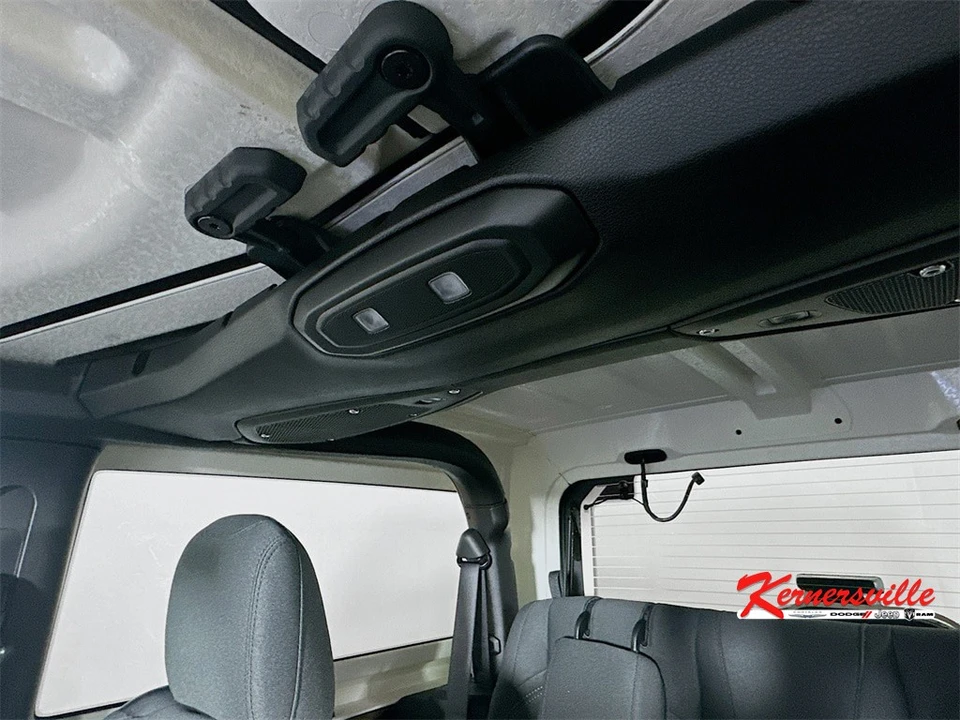 2026 Jeep JL Wrangler - Image 14 of 21