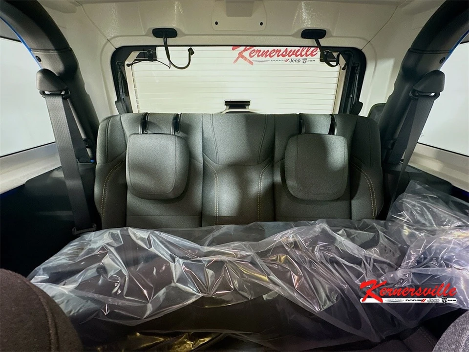 2026 Jeep JL Wrangler - Image 10 of 12