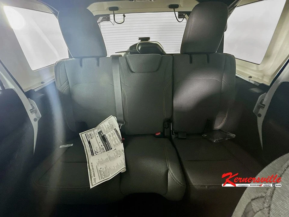 2026 Jeep JL Wrangler - Image 10 of 12