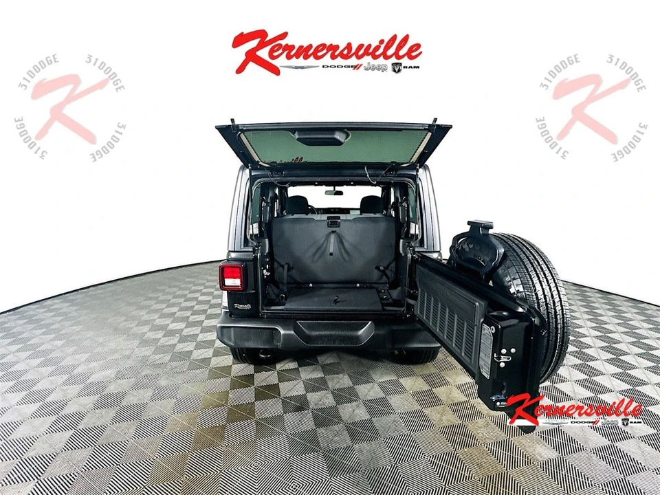 2026 Jeep JL Wrangler - Image 14 of 19