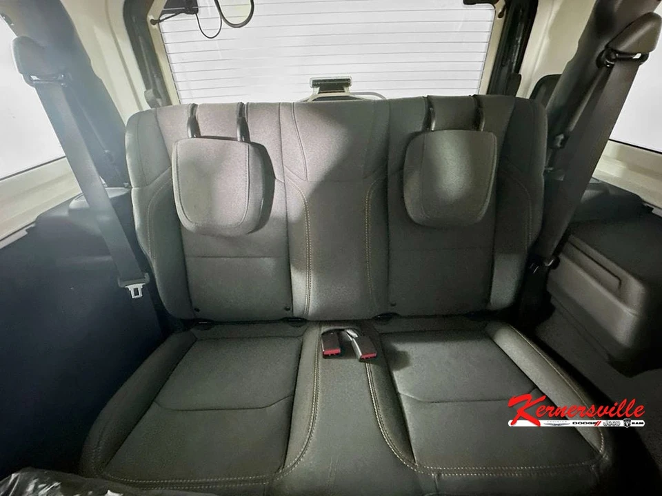 2026 Jeep JL Wrangler - Image 10 of 12
