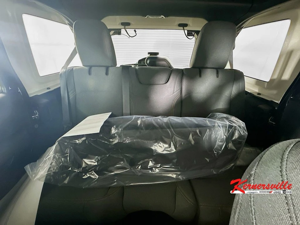 2026 Jeep JL Wrangler - Image 10 of 12