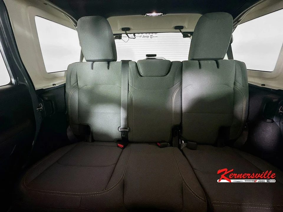 2026 Jeep JL Wrangler - Image 10 of 12