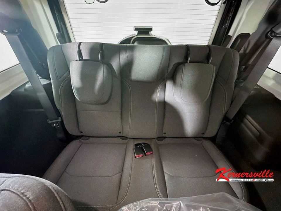 2026 Jeep JL Wrangler - Image 10 of 12
