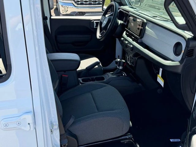 2026 Jeep JL Wrangler - Image 18 of 20