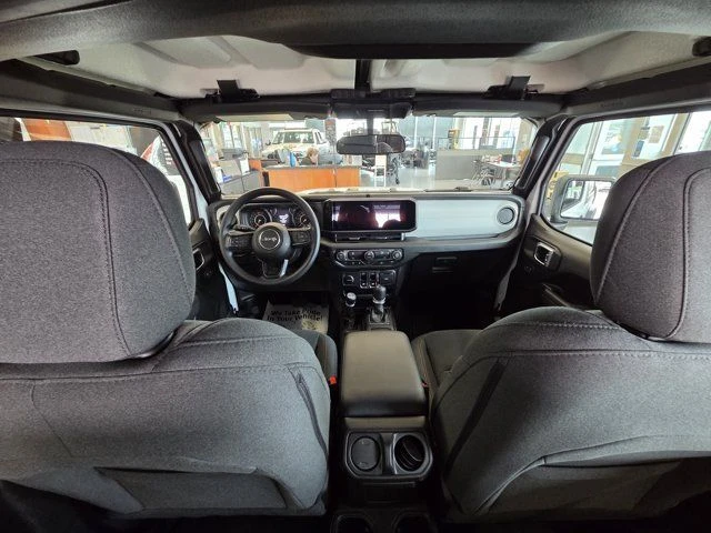 2026 Jeep JL Wrangler - Image 16 of 17
