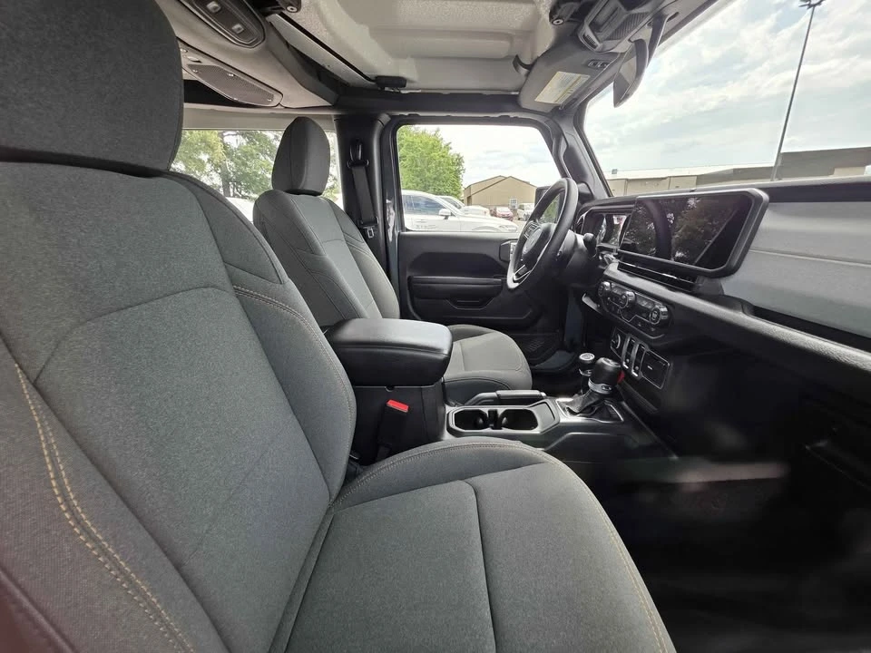 2026 Jeep JL Wrangler - Image 7 of 8