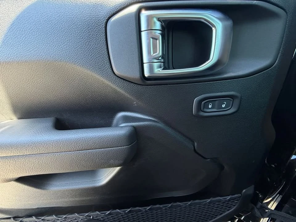 2026 Jeep JL Wrangler - Image 11 of 20
