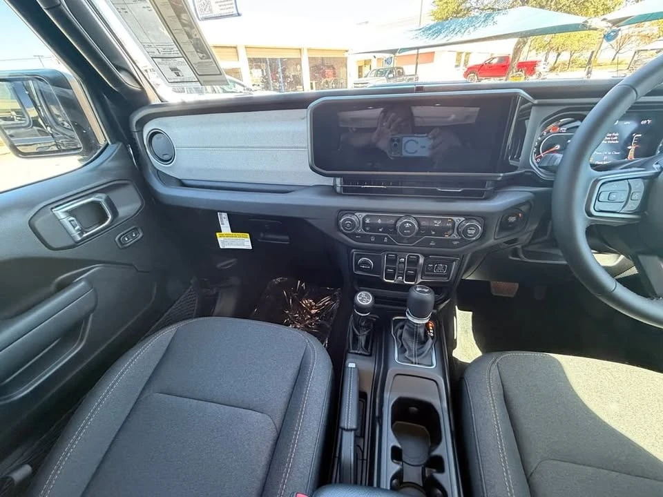 2026 Jeep JL Wrangler - Image 15 of 20