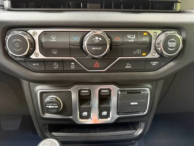 2026 Jeep JL Wrangler - Image 25 of 31