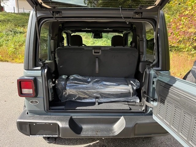 2026 Jeep JL Wrangler - Image 17 of 31