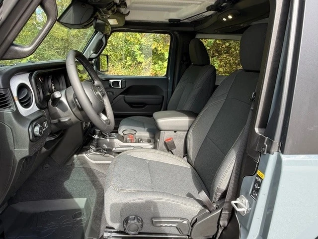 2026 Jeep JL Wrangler - Image 12 of 31