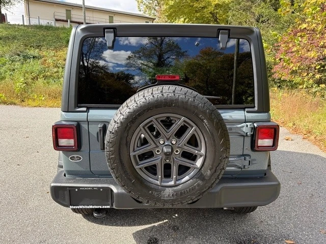 2026 Jeep JL Wrangler - Image 8 of 31