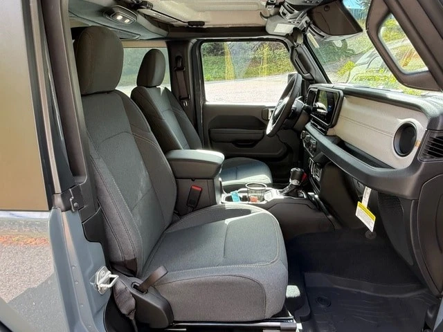2026 Jeep JL Wrangler - Image 20 of 31