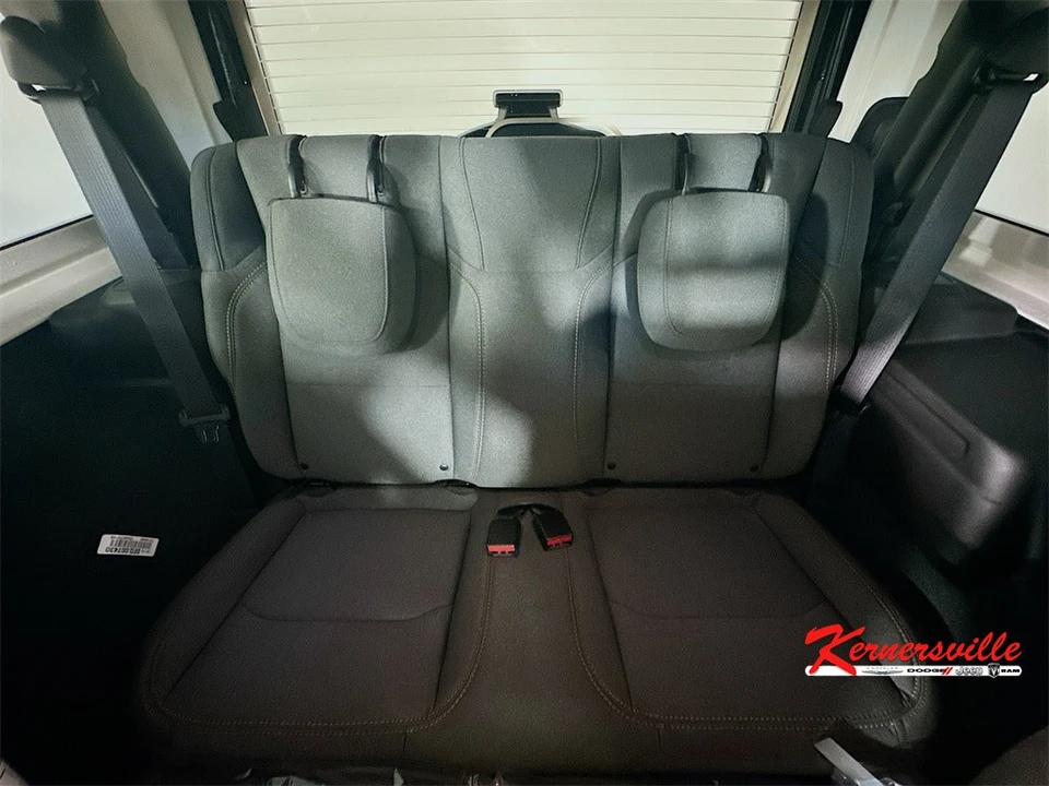 2026 Jeep JL Wrangler - Image 10 of 12