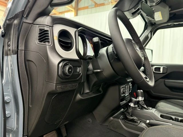 2026 Jeep JL Wrangler - Image 15 of 24