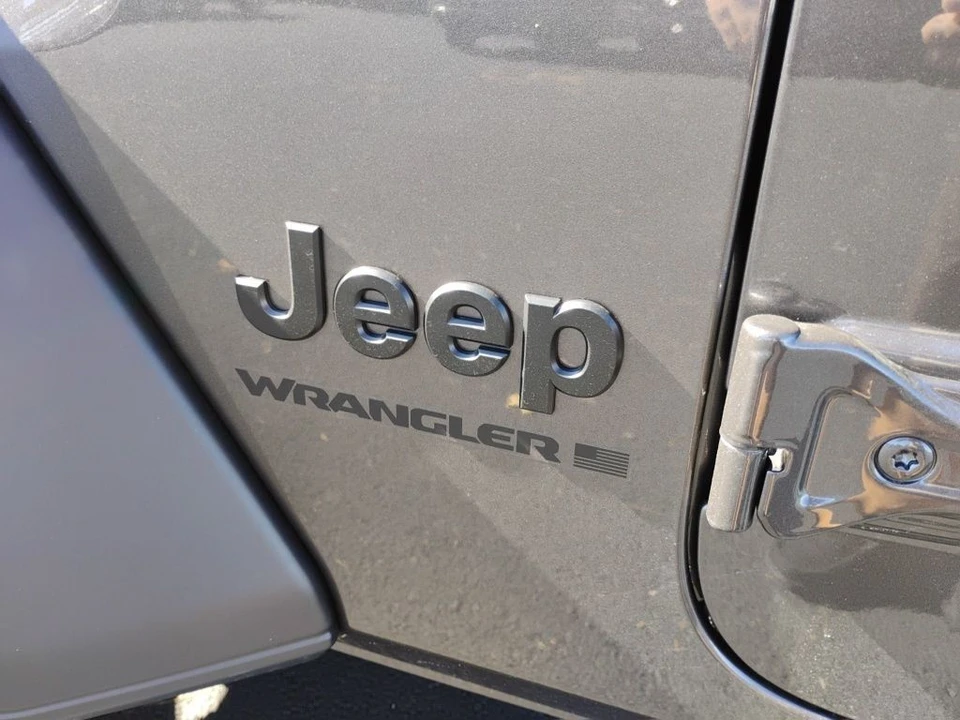 2026 Jeep JL Wrangler - Image 10 of 12