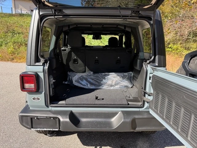 2026 Jeep JL Wrangler - Image 17 of 21