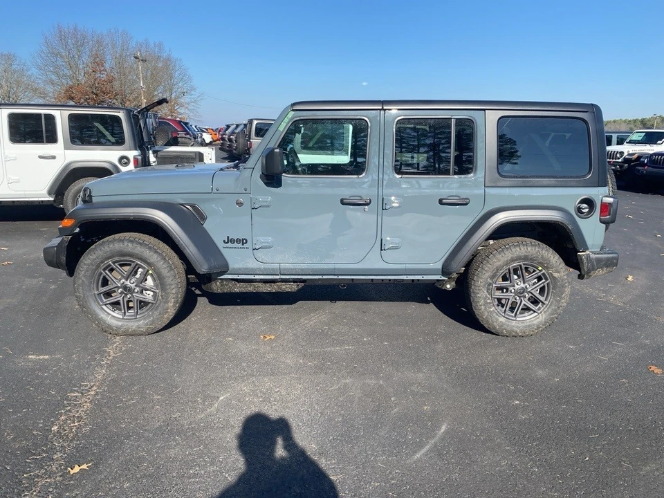 2026 Jeep JL Wrangler - Image 8 of 12