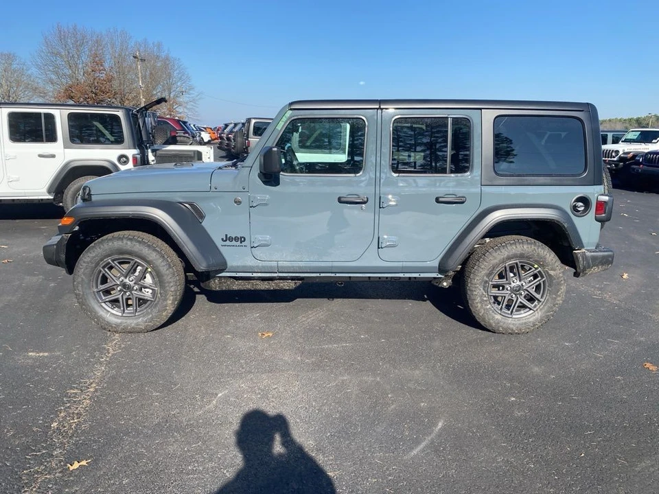 2026 Jeep JL Wrangler - Image 8 of 12