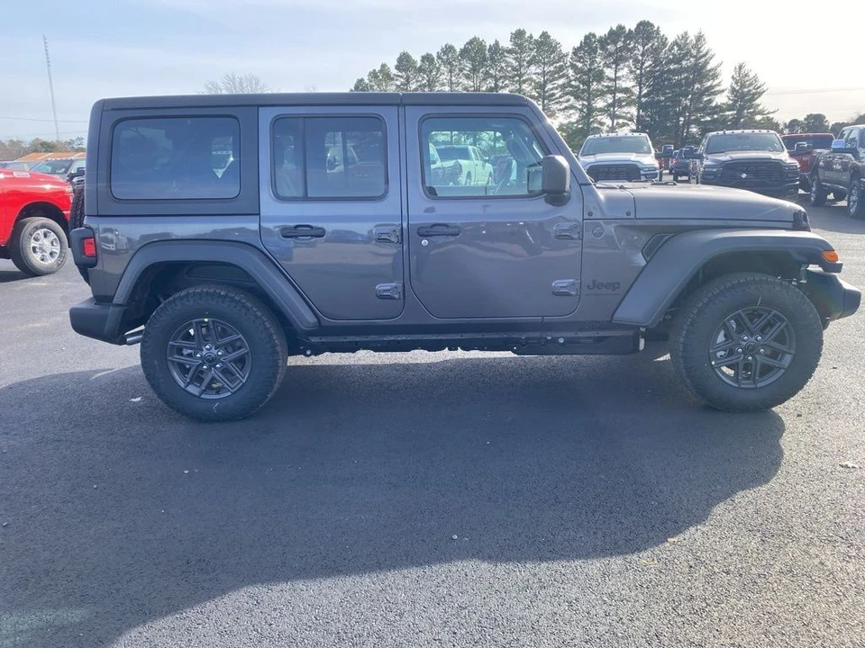 2026 Jeep JL Wrangler - Image 4 of 12