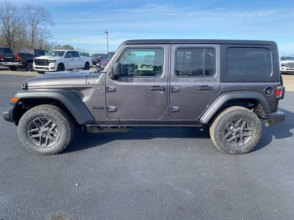 2026 Jeep JL Wrangler - Image 8 of 12