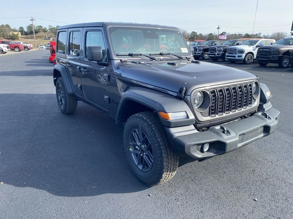 2026 Jeep JL Wrangler - Image 3 of 12