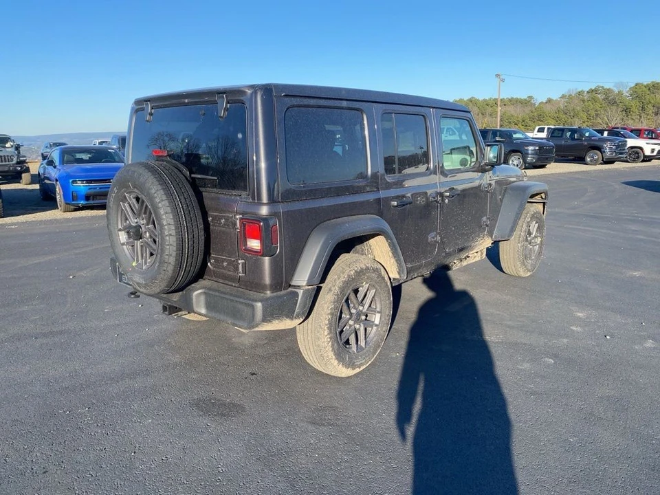 2026 Jeep JL Wrangler - Image 5 of 12